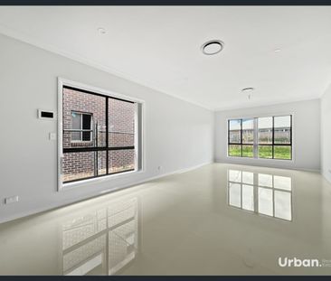 Near New Family Residence - Photo 2