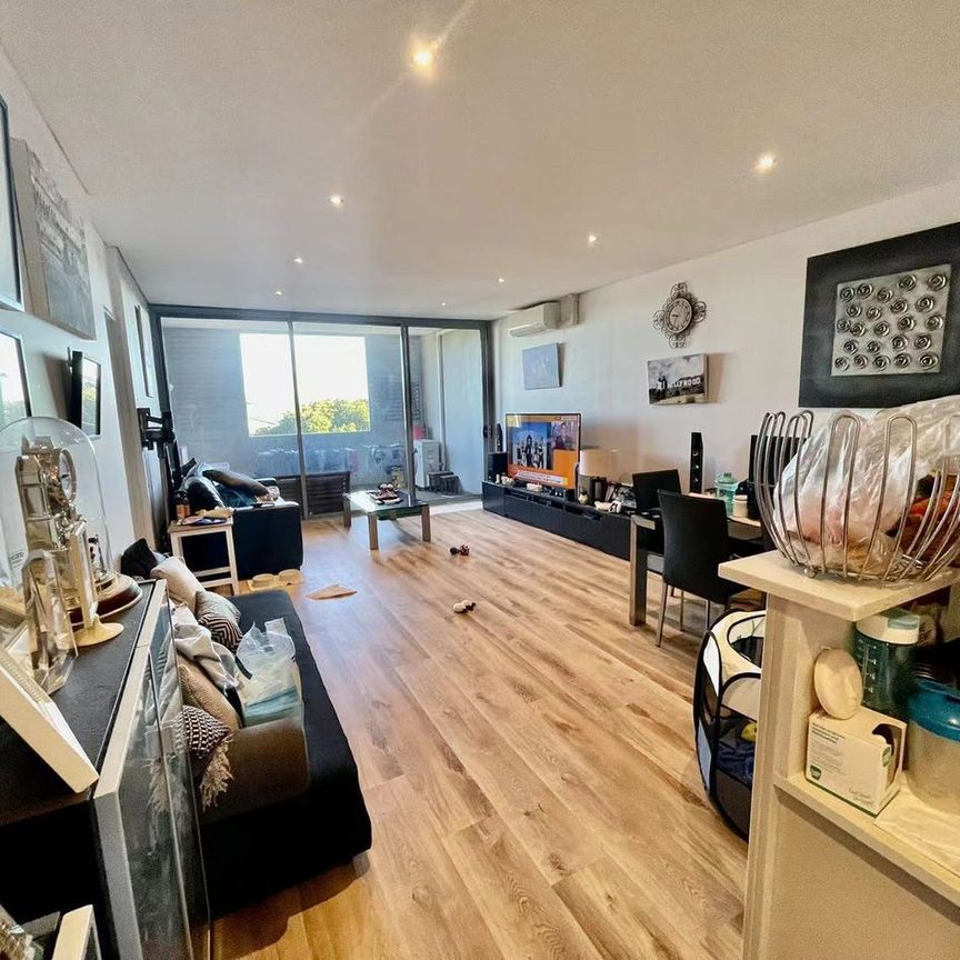 Huge 3 Bedroom Apartment With Two Balconies For Lease - Photo 1