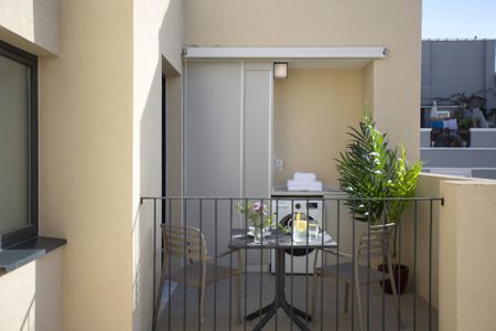 Ático con Terraza y 3 Habitaciones en Russafa - Photo 5