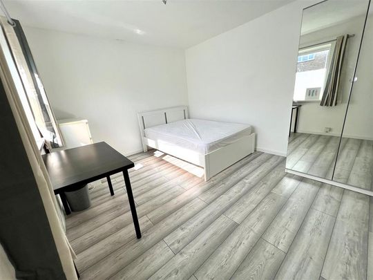 4 bedroom house to rent - Photo 1