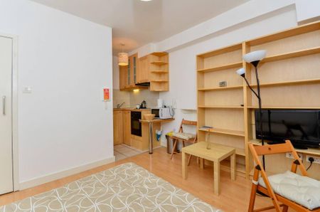 Flat 10 Fairholme Road, West Kensington W14 9JZ - Photo 2