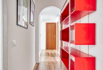 Large single room with balcony in Milan