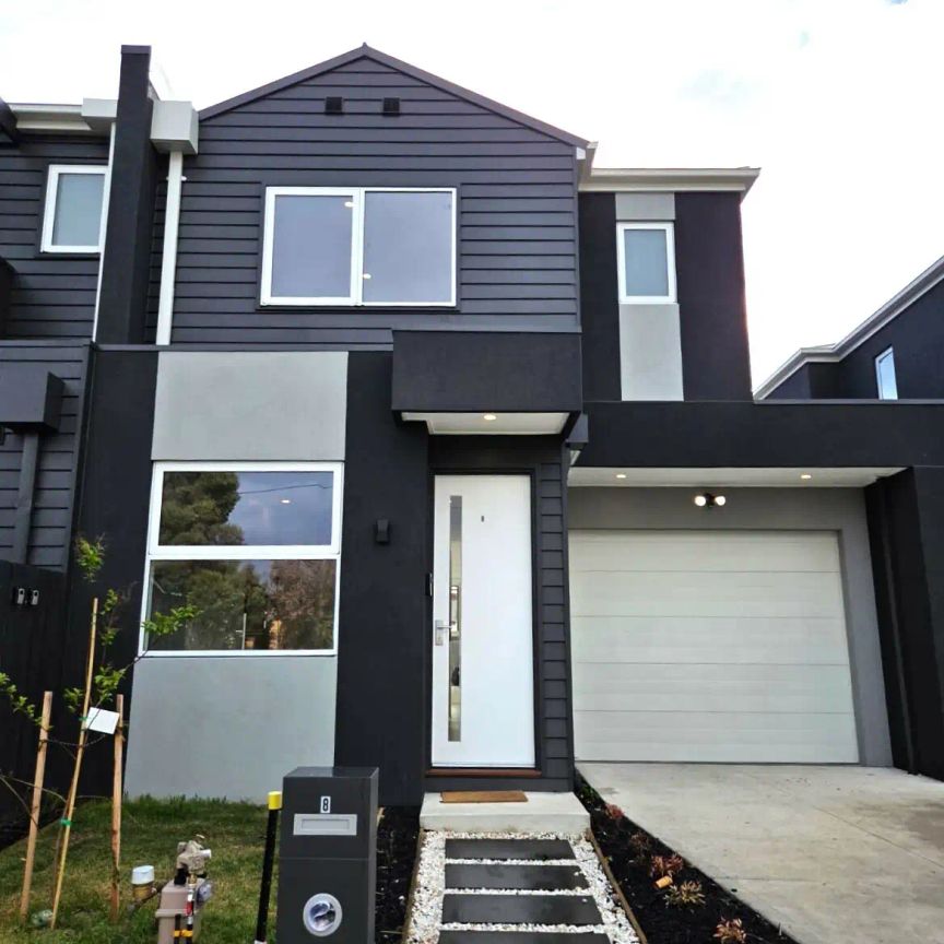 “Well-designed Brand New Townhouse” - Photo 1