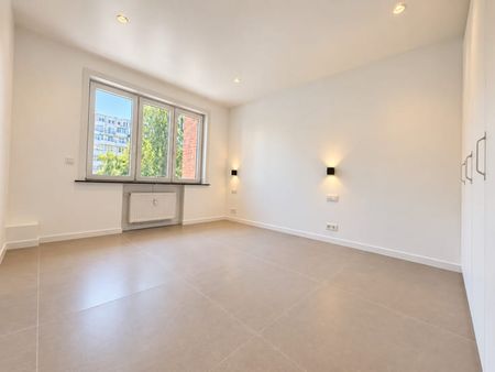 Appartement te huur - foto 2