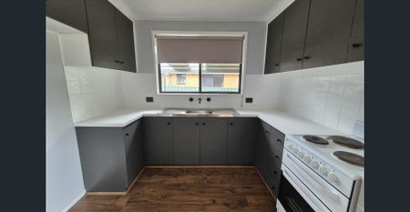 Beautifully renovated - Photo 3