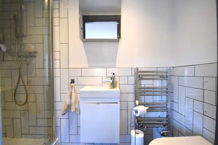 High Street, Chesham, Buckinghamshire,HP5 - Photo 2