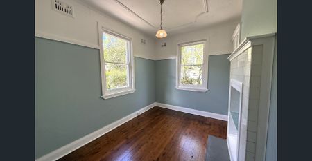 Charming Home with Fresh Interiors and a Leafy Outlook - Photo 4