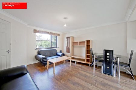 4 bedroom terraced house to rent - Photo 3