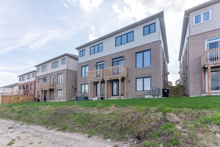 For Lease - 23 Greer Street, Barrie, Ontario - Photo 2