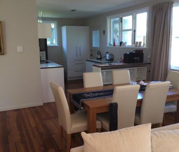 Charming 3-Bedroom Weatherboard Home in Ellerslie - Photo 3