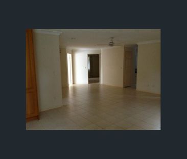 SPACIOUS LOWSET BRICK HOME - Photo 3