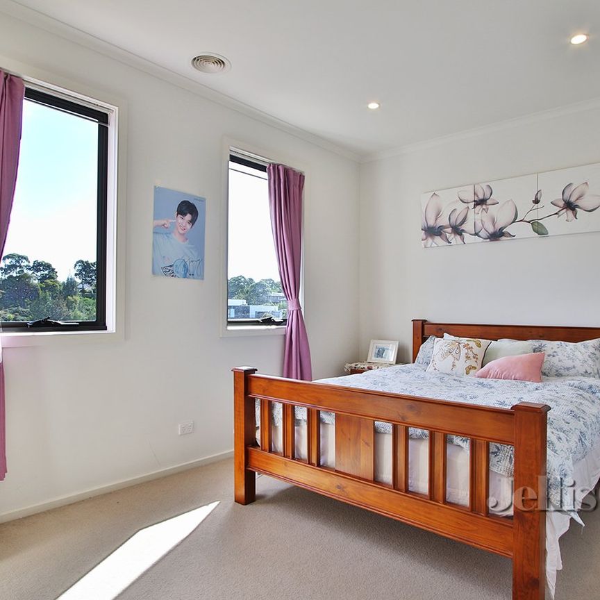 13 Ochre Place, Mount Waverley - Photo 1