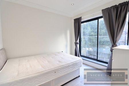 4 bedroom mews to rent - Photo 3