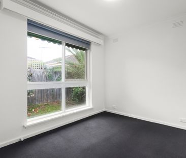 Surprisingly spacious easy-care oasis - Photo 1