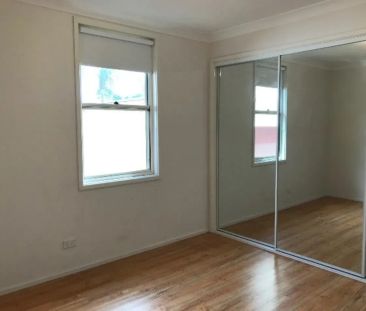 Cute & Cosy 3 Bedrom home with air conditioning - Photo 4