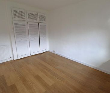 3 bedroom end of terrace house to rent - Photo 2