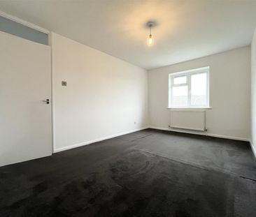 3 Bedroom House - Terraced To Let - Photo 2