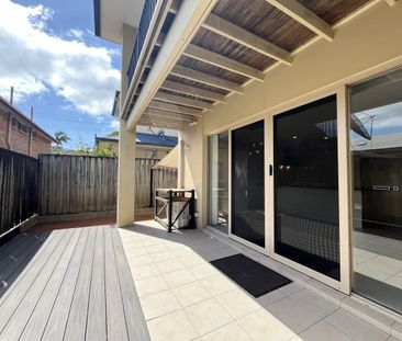 2/27 Harley Street, Labrador - Photo 3