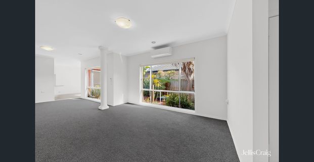 Contemporary Comfort Meets Easy Living in Bentleigh - Photo 1