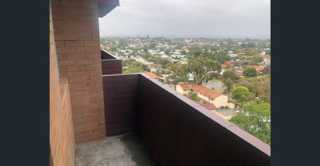 RENOVATED 1 X 1 APARTMENT - Photo 2