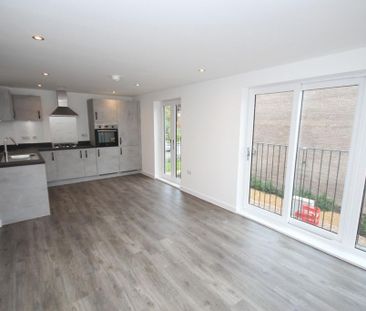 2 bedroom flat to rent - Photo 2