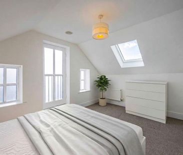 1 bedroom coach house to rent - Photo 2