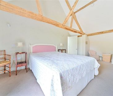 LET AGREED A delightful 2/3 bedroom detached FURNISHED barn convers... - Photo 6