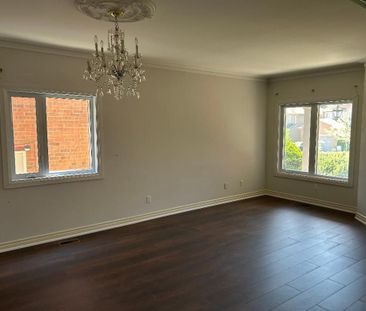 For Lease - 10 Buckhorn Avenue, Richmond Hill, Ontario - Photo 2