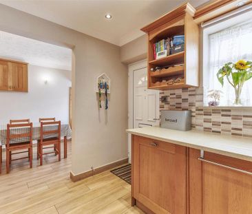3 bedroom end of terrace house to rent - Photo 1