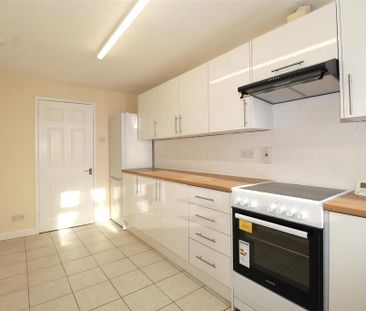 2 bedroom maisonette to rent - Photo 3