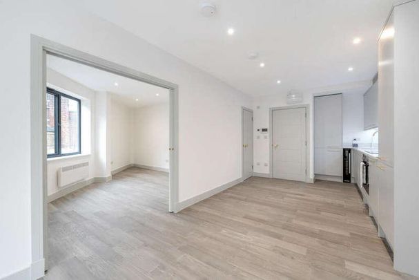 Norbury Crescent, London, SW16 - Photo 1