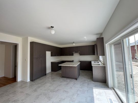 For Lease - 1099 Cole Street, Innisfil, Ontario - Photo 1