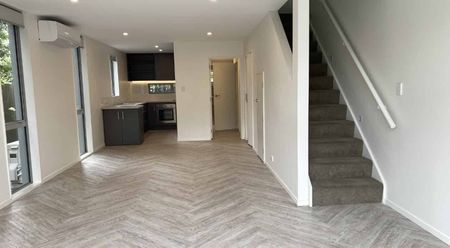 2 plus bedroom 2 level townhouse in wonderful area - Photo 2