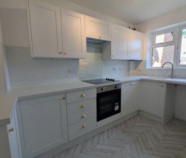 2 bedroom end of terrace house to rent - Photo 3