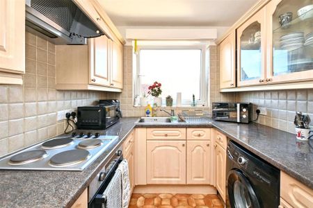 2 bedroom flat to rent - Photo 5