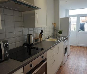 1 bedroom in a house share to rent - Photo 4