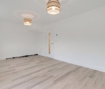 3 bedroom detached house to rent - Photo 2