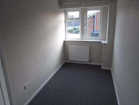 Gosford Drive, Hinckley, LE10 - Photo 3