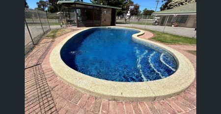 High Noon Motel. - Photo 3