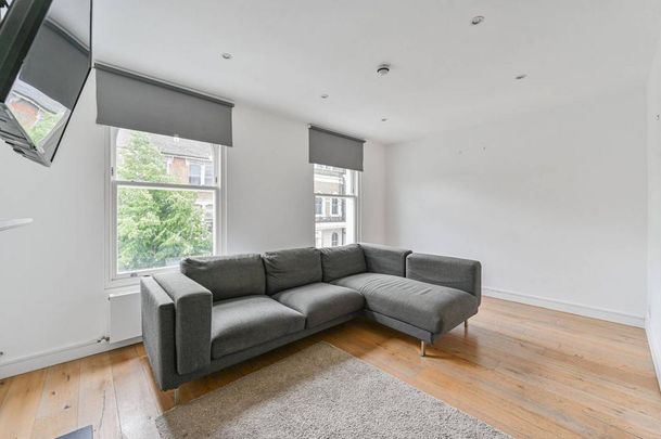 3 bedroom flat to rent - Photo 1