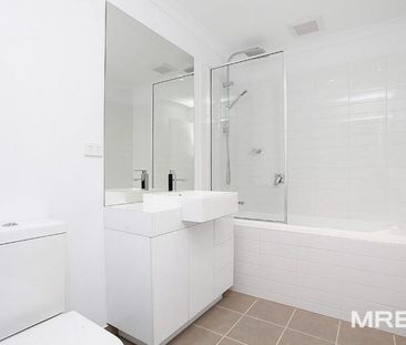 Chic tri-level living in Maidstone - Photo 3