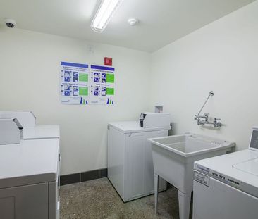 4570-4590 Queen Mary - Photo 2