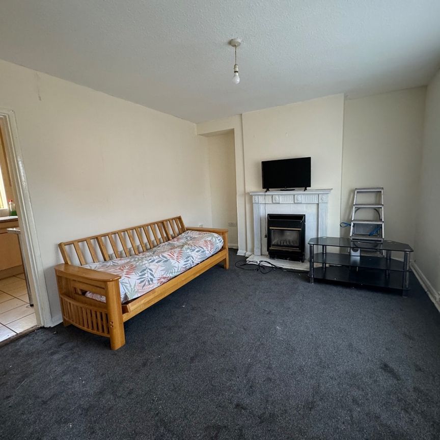 2 Bed Terraced House, Lindbridge Road, NG8 - Photo 1