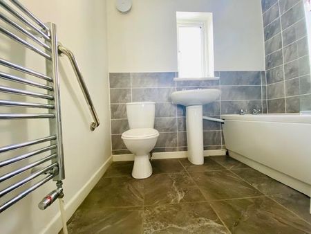 Little Close - Photo 4