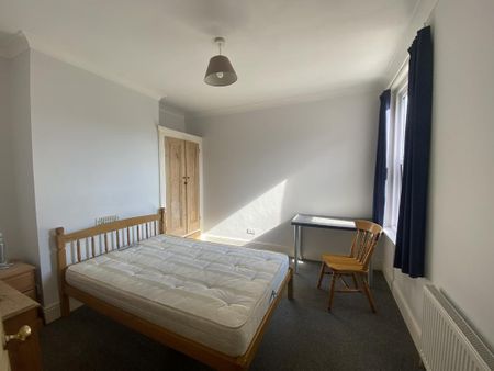 4 bedroom terraced house to rent - Photo 2