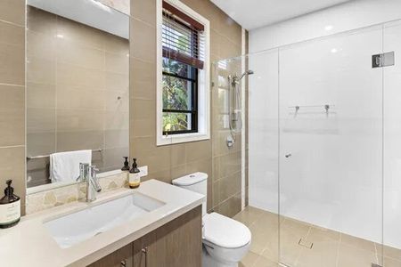 Helensvale - Photo 5