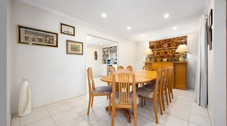 Comfortable Family Living in a Prime Hollywell Location - Photo 2