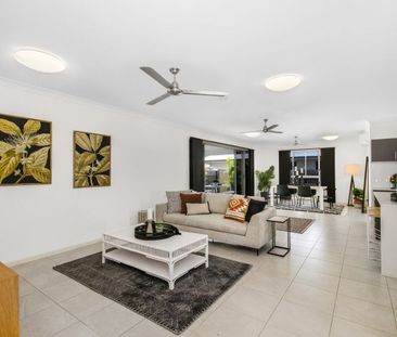 Large 5 Bedroom Home with Pool and Multiple Living Areas - Photo 2