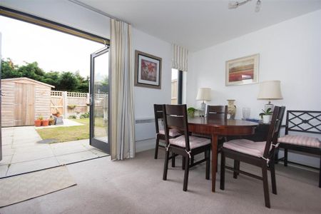 2 bedroom terraced house to rent - Photo 4