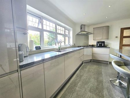 4 bedroom detached house to rent - Photo 3